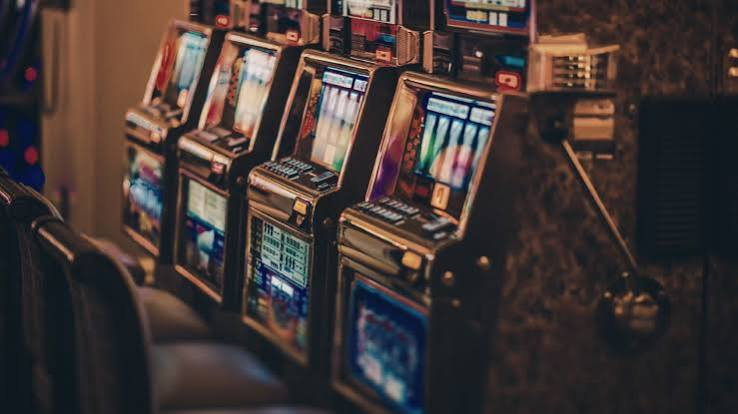 Exploring Modern Online Gaming: Features, Design, and Responsible Play